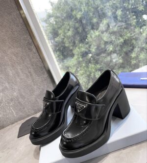 프라다 초콜릿 하이힐 브러시드 가죽 로퍼 1D246M 신발