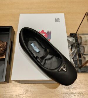 프라다 소프트 패딩 나파 가죽 발레리나 플랫 슈즈1F122N 신발