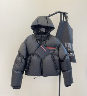 프라다 레드라인 로고 크롭 테크니컬 나일론 다운자켓 패딩 2컬러 29Z698