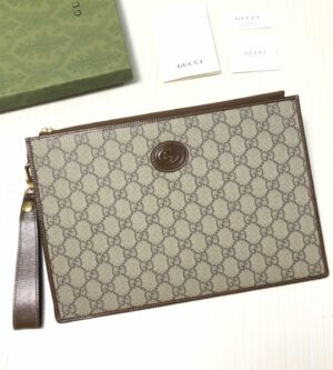 구찌 23 인터로킹 G 파우치 672953