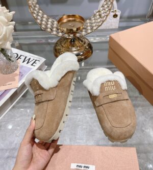 미우미우 스웨이드 시어링 뮬 5D058E