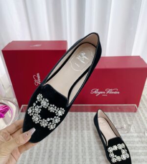 로저비비에 플라워 스트라스 자수 버클 로퍼 RVW63436380 신발