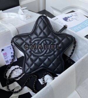 샤넬 24C 로고 레터링 스타 별 크로스백 램스킨 AS4579