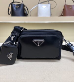 프라다 리나일론 및 브러쉬드 가죽 숄더백  2VH172