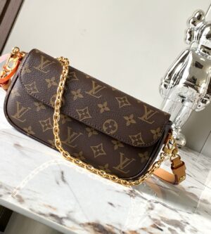루이비통 아이비 월릿 온 체인 백 WOC 모노그램 M81911