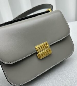 미우미우 가죽 로고 숄더백 5BD254