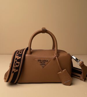 프라다 가죽 탑 핸들 백 BB102
