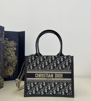 디올 북 토트 스몰/미디움/라지 숄더 스트랩 백  M1325CZBB