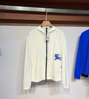 버버리 나일론 바람막이 자켓 80903951