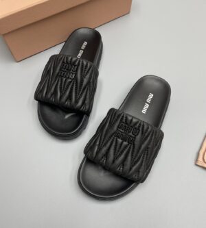 미우미우 마쎄라테 로고 플랫 슬리퍼 5XX601 신발