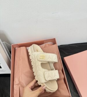 미우미우 마테라쎄 나파 가죽 슬리퍼 5XX640 신발