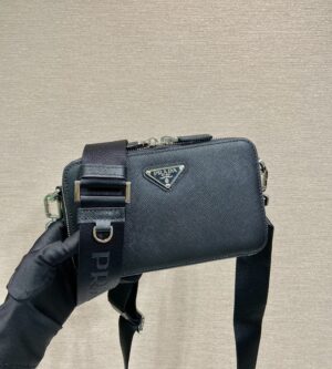 프라다 삼각로고 크로스백 브리크 사피아노 2VH173