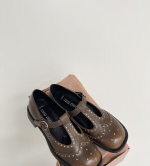 미우미우 브러쉬드 가죽 T-스트랩 브로그 슈즈 5E303E