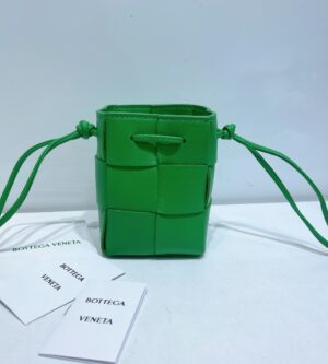 보테가베네타 복조리 미니 버킷백 680217