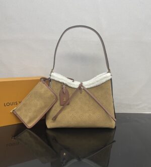 루이비통 캐리올 PM 시어링 숄더백 M11843