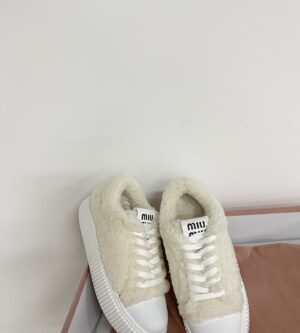 미우미우 시어링 스니커즈 5E988D
