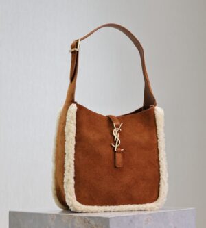 생로랑 스웨이드 LE 5 A 7시어링 스몰 호보백 7139381