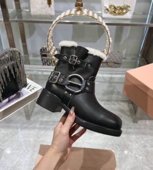 미우미우 시어링 바이커 부츠 5T953D