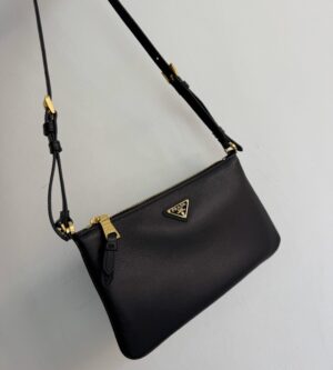 프라다 소프트 가죽 숄더백 1BC238