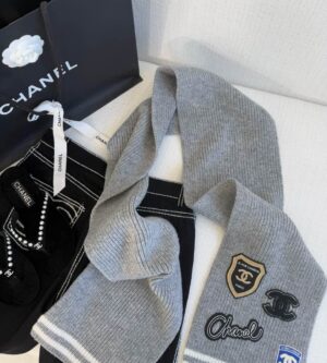 샤넬 와펜패치 머플러 그레이 AA9202