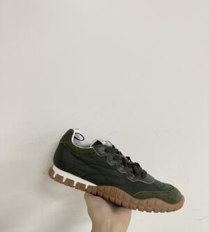 미우미우 타이어 기능성 소재 스웨이드 스니커즈 5E417E