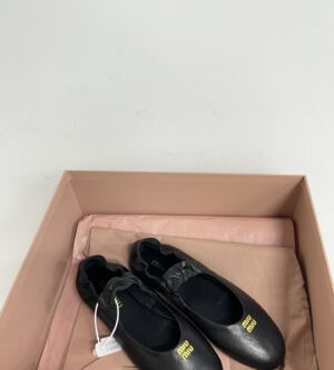 미우미우 루슈 나파 가죽 발레리나 플랫슈즈 5F340E