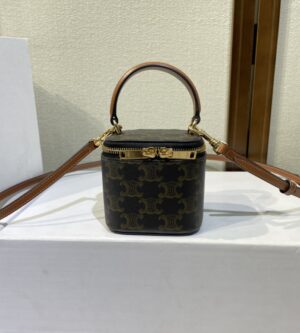 셀린느 트리옹프 캔버스 카프스킨 미니 배니티 케이스 크로스백  10J762