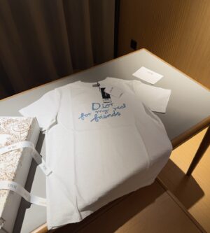 디올 힐턴 넬 티셔츠 583J696A0849