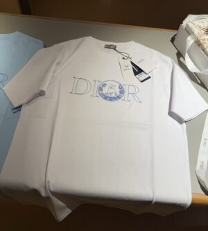 디올 힐턴 넬 캐주얼 핏 반팔 티셔츠 583J696C0554