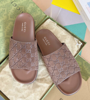 구찌 로고 디테일 슬라이드 샌들 834941