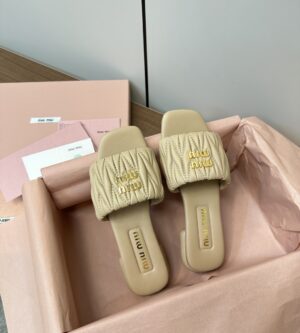 미우미우 마테라쎄 나파 레더 슬라이드 슬리퍼 5XX605