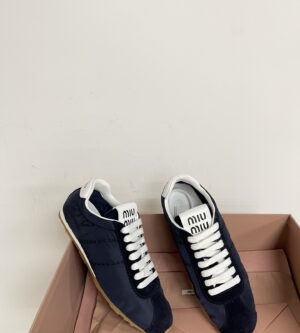 미우미우 기능성 소재 및 스웨이드 플룸 스니커즈 5E114E