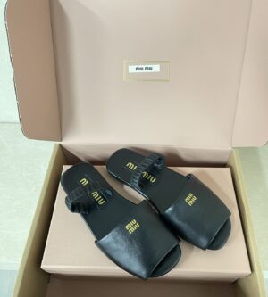 미우미우 루시 로고 나파 레더 샌들 5X372E