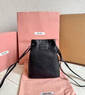 미우미우 미니 나파 가죽 크로스 버킷백 5NF460