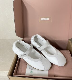 미우미우 기능성 소재 및 스웨이드 플룸 발레리나 플랫슈즈 5F370E