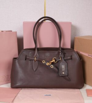 미우미우 FW25 여성 아방뛰르 레더 라지 토트백 5BG310