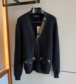 루이비통 엠브로이더드 시그니처 가디건 1AHVMZ