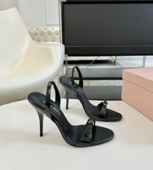 미우미우 메탈릭 가죽 스트랩 힐 샌들 5X343E