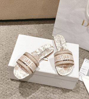 디올 디웨이 Dway 뮬 슬리퍼 KCQ209CDI