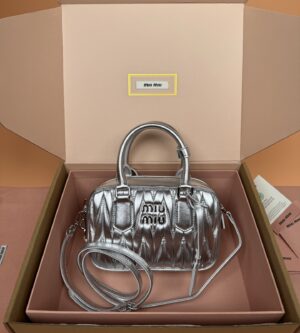미우미우 마테라쎄 나파 가죽 탑 핸들 백 5BB123