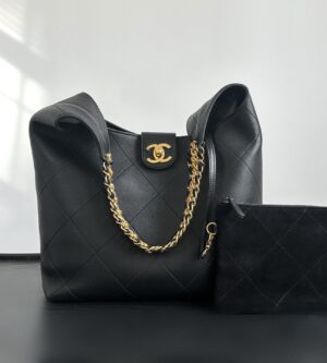 샤넬 25SS 체인 블랙 라지 호보백 램스킨 AS5410