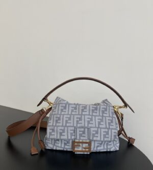 펜디 블루 데님 맘마백 미디엄 숄더백 8BR833A