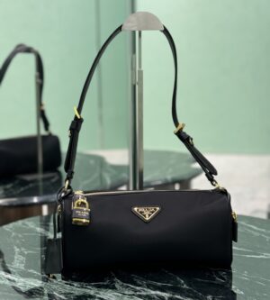 프라다 스터드 장식 리나일론 숄더백 1BC233