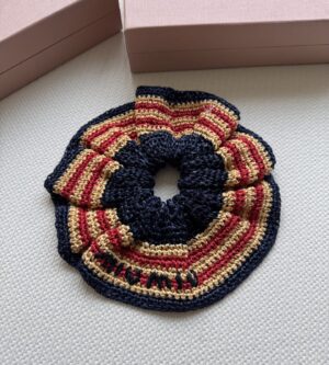 미우미우 로고 크로셰 슈슈 스크런치 헤어끈 5IF027