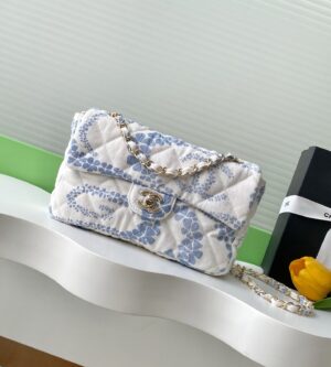 샤넬 25M 코코비치 미니 플랩백 데님 CC 플라워 프린트 AS5454