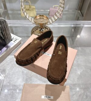 미우미우 스웨이드 로퍼 5D499E