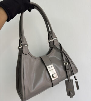 프라다 스몰 가죽 토트백 1BG580