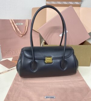 미우미우 플라크 로고 가죽 숄더백 5BD265