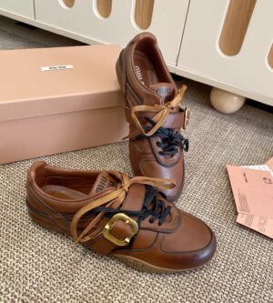 미우미우 버클 레더 스니커즈 5E549E