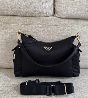 프라다 익스플로어 라지 리나일론 및 가죽 숄더백 1BC264